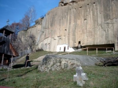 Încep lucrările de restaurare la Mănăstirea Corbii de Piatră, accesul vizitatorilor va fi limitat