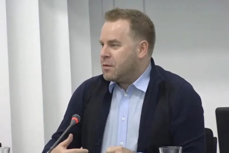 Un judecător de la instanța supremă iese la pensie la 48 de ani. Ce cazuri celebre a închis