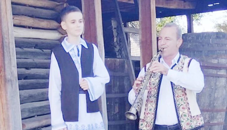 Ioan Adrian Bran, copilul minune al folclorului argeşean, a filmat un nou videoclip