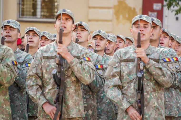Jurământ față de țară, credință și onoare la Școala Militară de Maiștri Militari și Subofițeri a Forțelor Terestre „Basarab I” Pitești