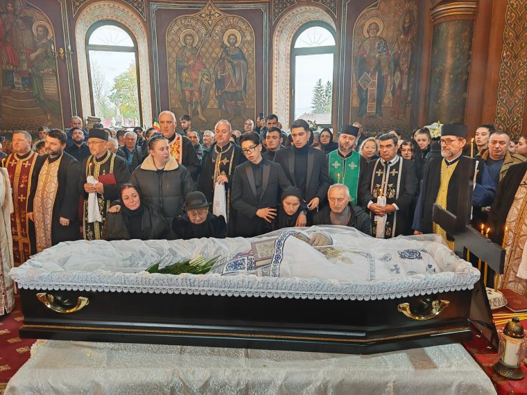 Părintele Ciprian Necula, condus pe ultimul drum. ÎPS Calinic, cuvânt de mângâiere pentru familie