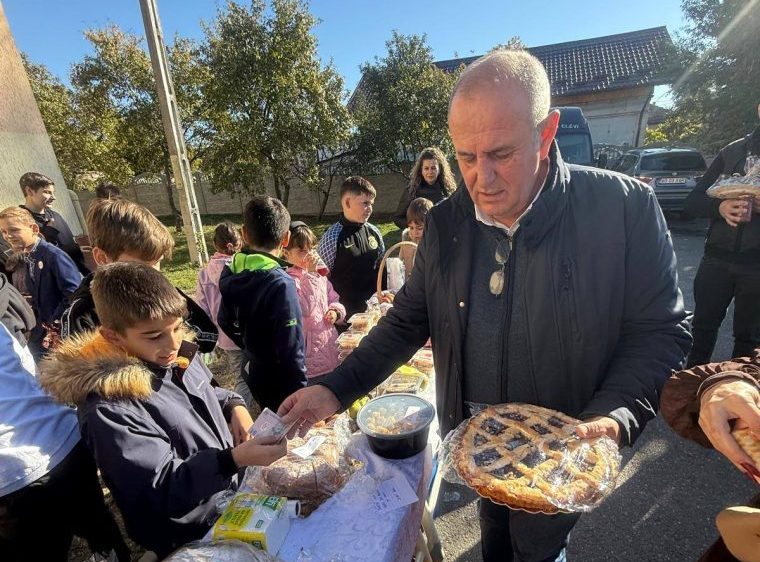 Primarul Nicolae Velcea, la târgurile școlare de toamnă de la Ștefănești