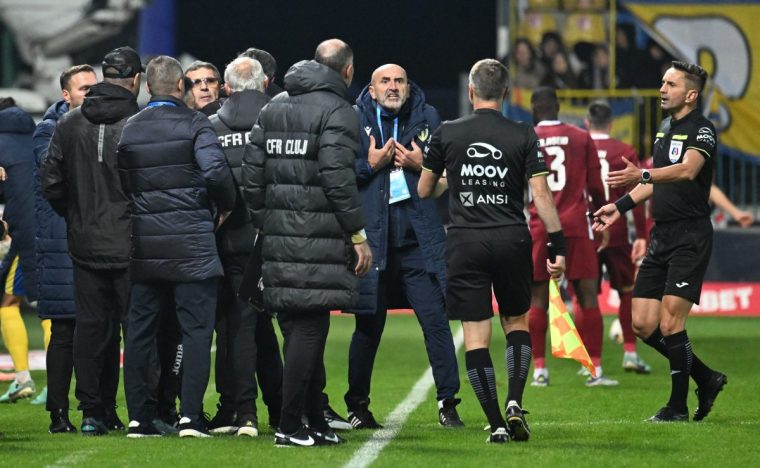 Scandal după Petrolul – CFR Cluj. Neagoe și Mandorlini s-au îmbrâncit pe gazon