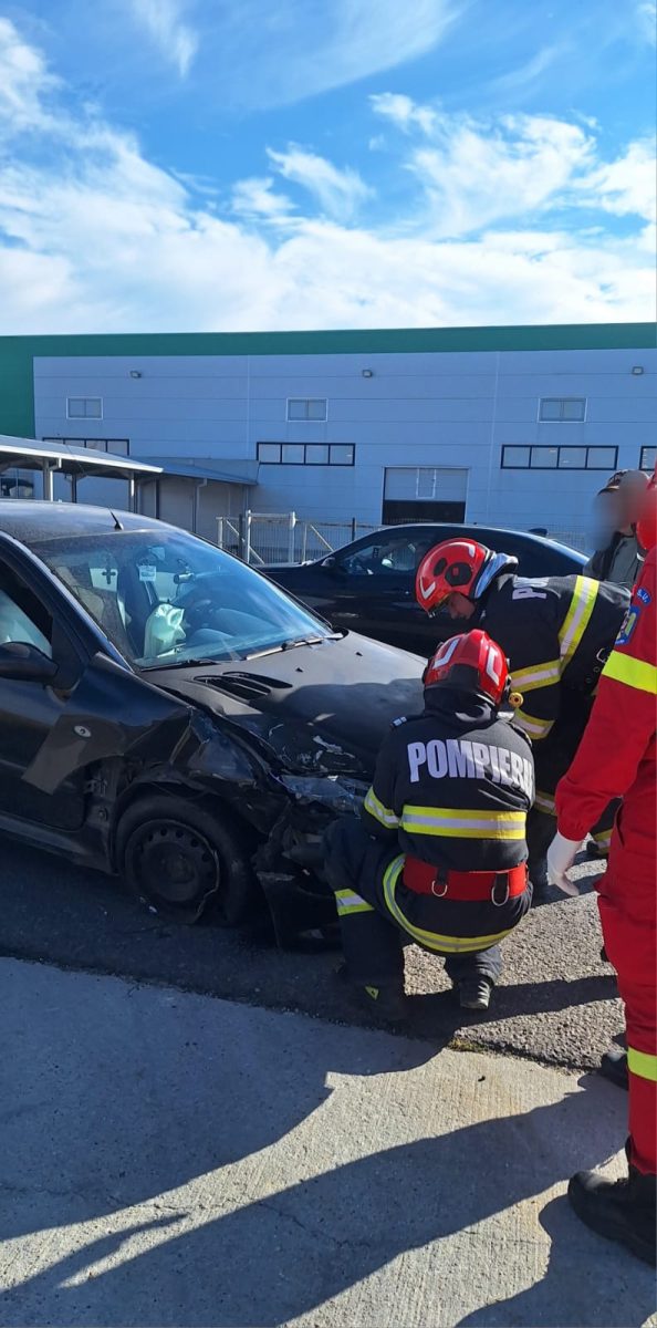 Accident cu două mașini în Albota