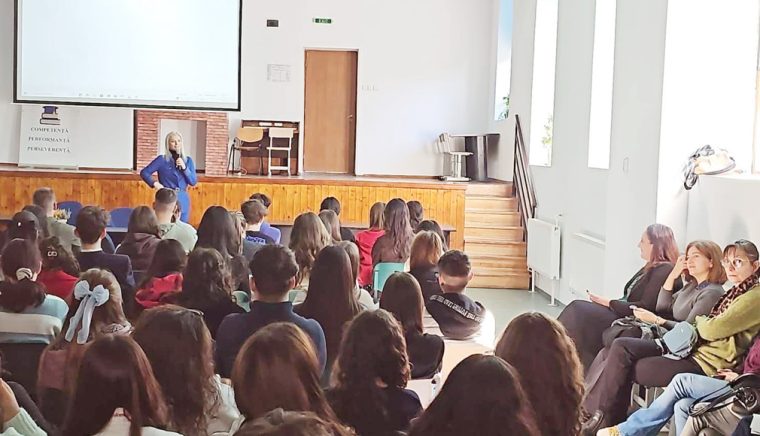 Alina Gorghiu, mândră de elevii Colegiului „Vlaicu Vodă” din Curtea de Argeş