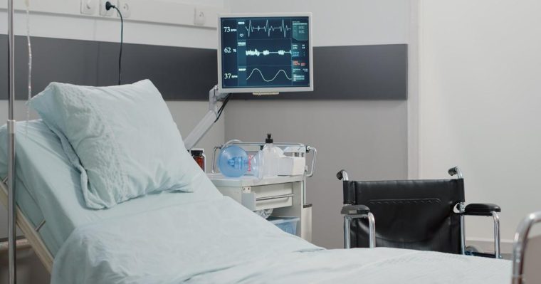 Camere video și buton de panică, în spitale. Legea a fost promulgată