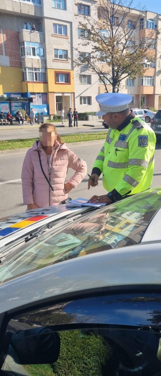 Pitești. Șapte persoane care treceau strada aiurea au fost amendate