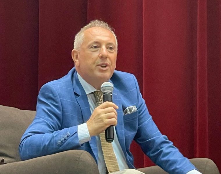 Scriitorul Cristian Cocea, invitat la Dialogurile Filarmonicii Pitești