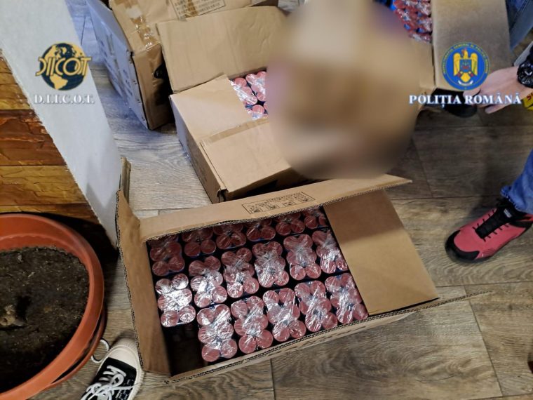 (Video) Pitești. Grup infracțional, cercetat pentru contrabandă cu țigări. Cinci bărbați, arestați preventiv