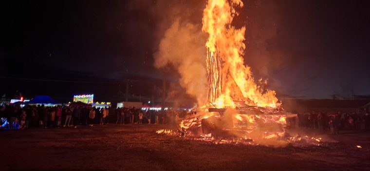 VIDEO. Focul lui Sumedru a luminat Topoloveniul