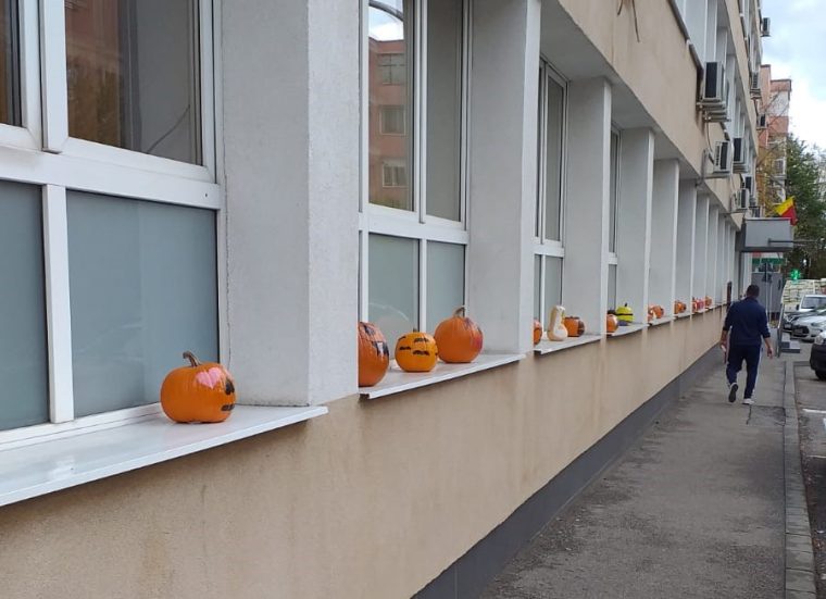 Acțiune inedită a unor liceeni din Pitești, înainte de vacanță