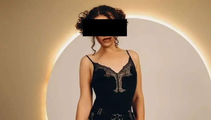 Scandal. „Profa” de biologie, găsită de elevi pe videochat
