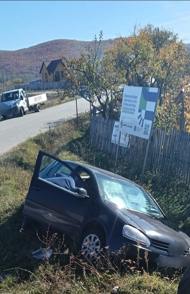 Accident în Argeș, la Ciofrângeni. Patru răniți, preluați de ambulanțe