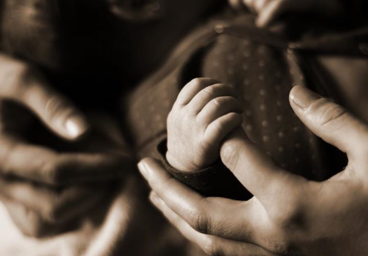 Șocant! Și-au vândut bebelușul de 3 săptămâni pentru a-și cumpăra mașină