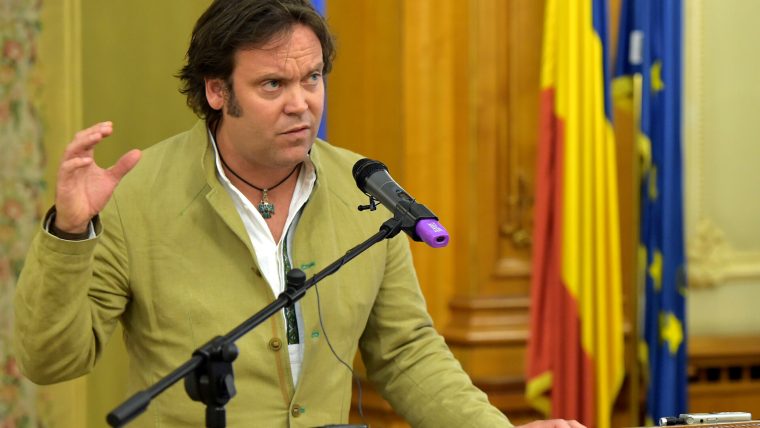 Britanicul Charlie Ottley, jurnalistul care promovează România, a obținut cetățenia română