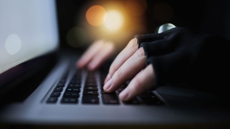 SUA: experți în securitate IT, acuzați că au orchestrat atacuri cibernetice