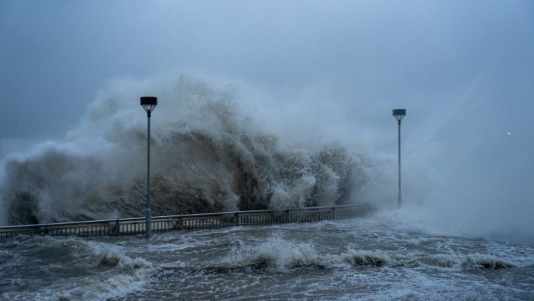 Taifunul Kalmaegi lovește Filipine: peste 40 de morți și sute de mii de persoane evacuate