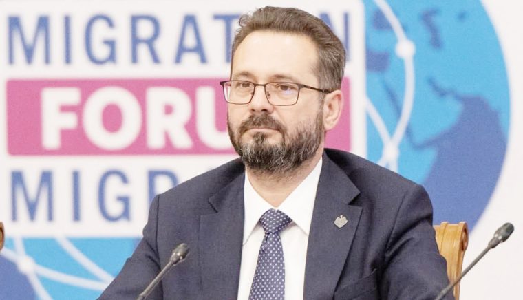 Mihai Coteţ: „România se confruntă cu fluxuri migratorii care folosesc teritoriul nostru ca rută de tranzit şi cu un declin demografic intern”