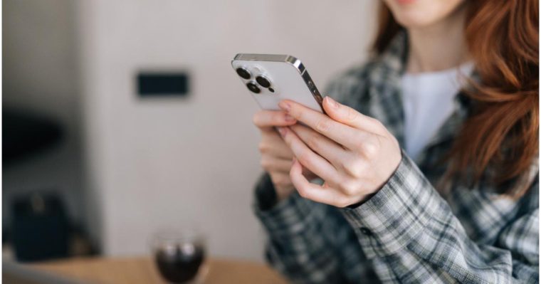 Americancă păcălită de un român cu peste 283.000 de dolari