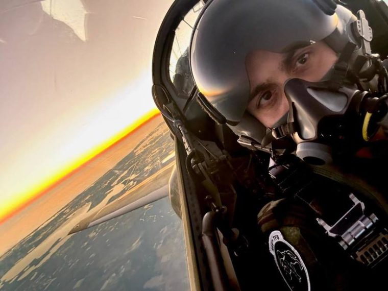 Forţele Aeriene Române: Cel mai tânăr instructor de zbor pentru viitorii piloţi ai NATO, detaşat în SUA, este un român