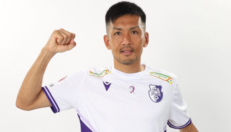 Dincolo de gazon. Povestea japonezului de 39 de ani, care joacă la FC Argeş