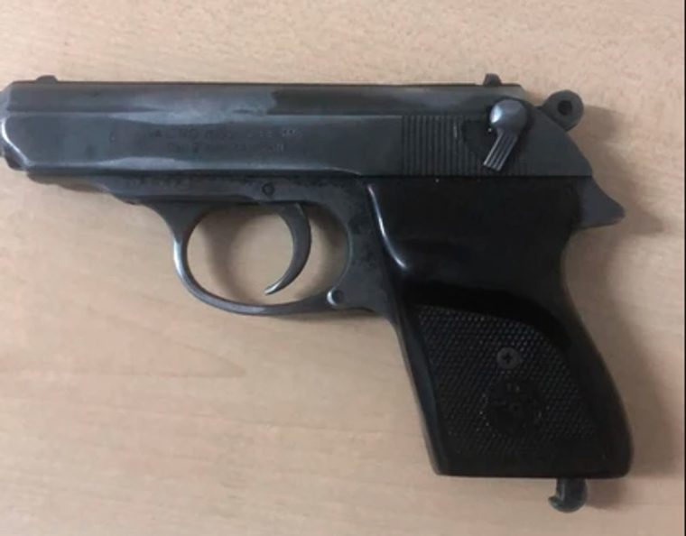 Elev de 14 ani, prins la liceu cu o armă