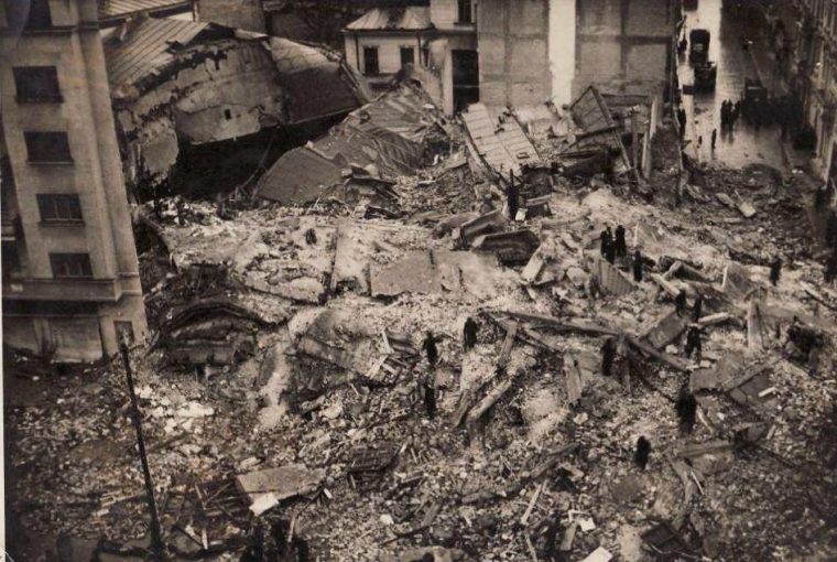 85 de ani de la cutremurul din 1940, când celebrul bloc Carlton din București s-a făcut una cu pământul