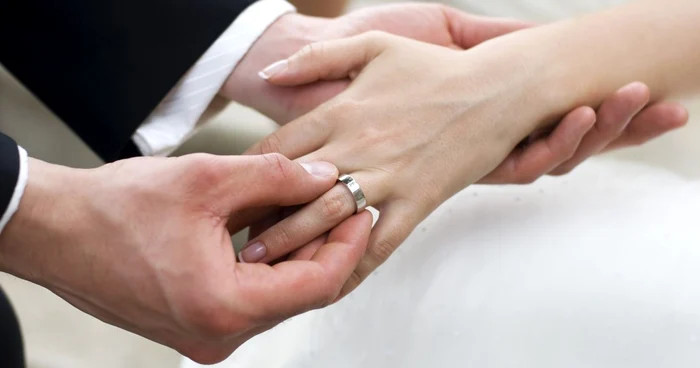 Proiect de lege pentru reducerea birocrației: soțiile ar putea păstra numele din timpul căsătoriei fără acordul fostului soț