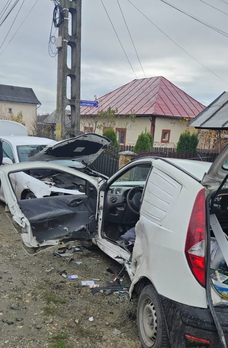 Accident grav în Argeș, cu trei răniți duși la spital