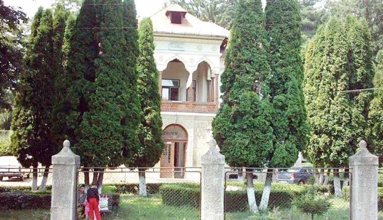 Spitalele din Câmpulung îşi caută şefi