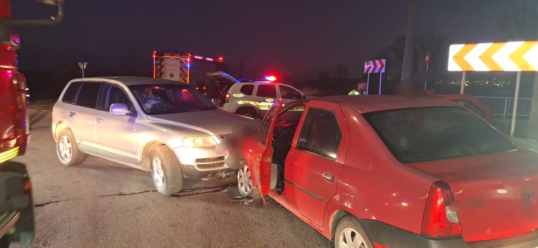 Accident cu victimă încarcerată pe Sticlelor, în Pitești