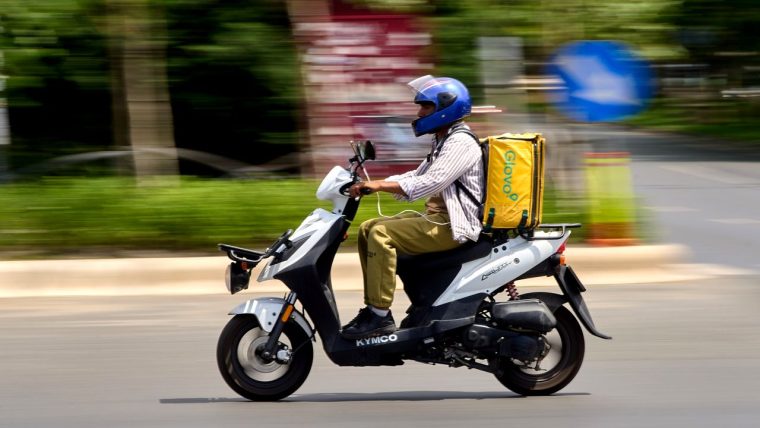 Livrator străin atacat în centrul Capitalei de un tânăr de 20 de ani