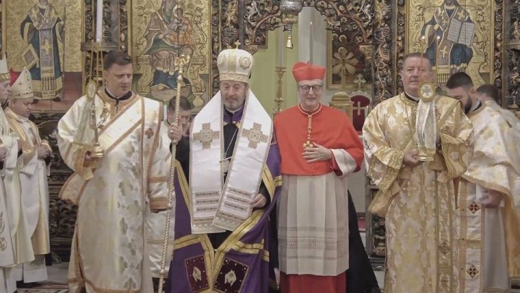 Mii de credincioși la Blaj, la întronizarea noului lider al Bisericii Greco-Catolice