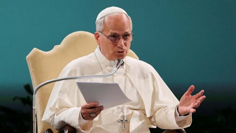 Vaticanul restituie Canadei, după un secol, zeci de artefacte aparținând comunităților indigene