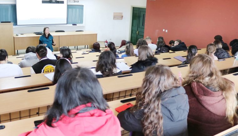 Campania „Fără bullying în şcolile argeşene”. Cum să te protejezi şi să ajuţi! Perspectivele unui psiholog