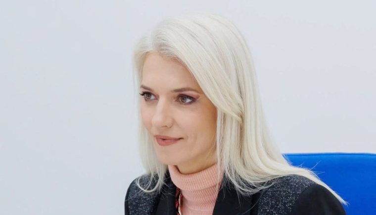Bani pentru victimele violenţei domestice. Alina Gorghiu: „Primele vouchere au fost acordate în perioada în care am condus Ministerul Justiţiei”