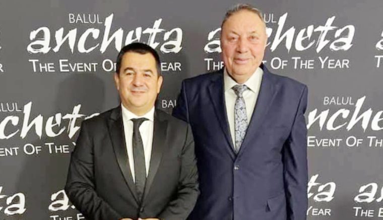 Primarul din Albota a făcut haz de necaz după ce s-a pozat cu „liga inferioară” din PSD Argeş