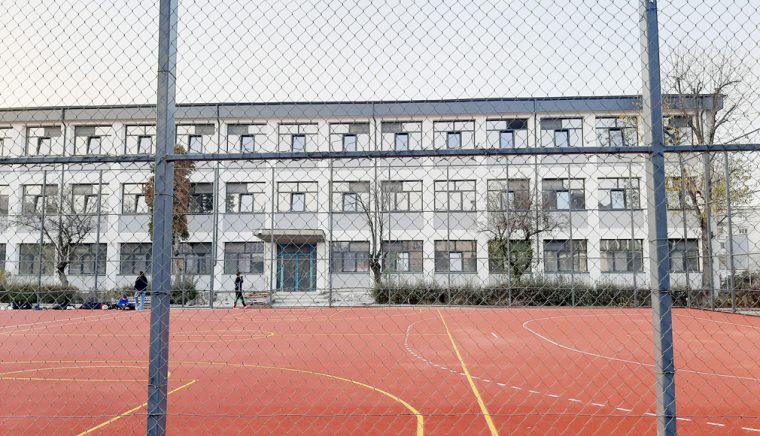 Situaţie critică la Colegiul Economic. Constructorul refuză să predea cheile, deşi i s-a reziliat contractul