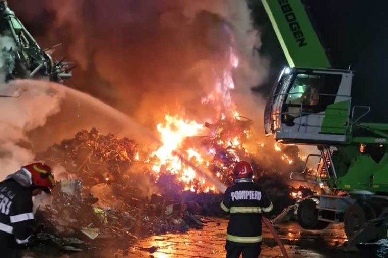 Incendiu în Portul Constanța. Instalația pentru încărcarea navelor a luat foc