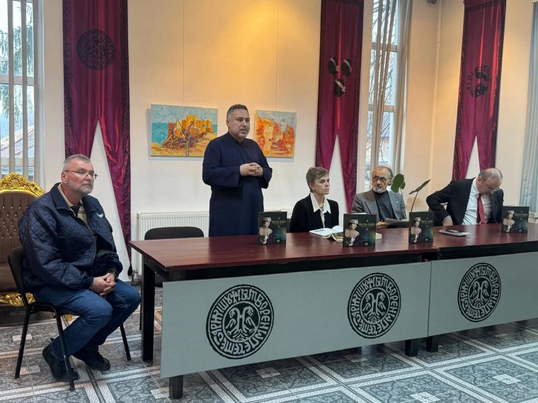 Albumul „Regina Maria. Prin puterea destinului”, lansat la Curtea de Argeș