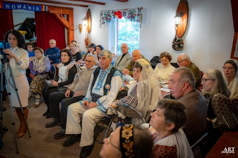 Folcloriștii argeșeni se întâlnesc la Pitești