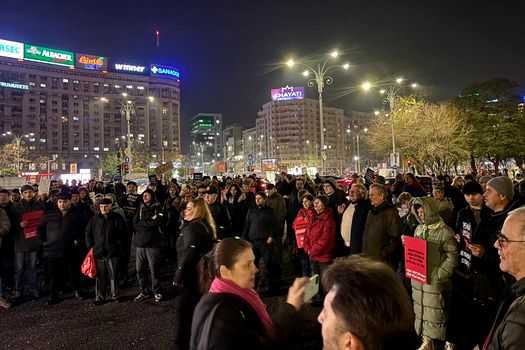 Protest în fața Palatului Victoria, împotriva pensiilor speciale