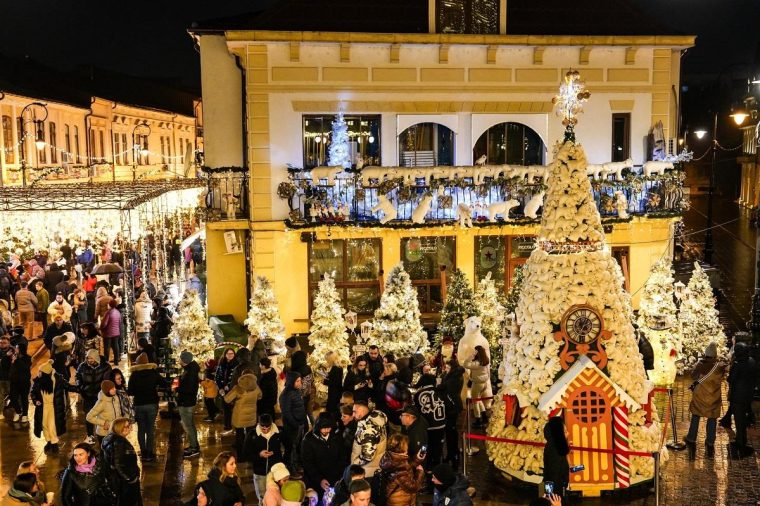 Adolescent dispărut din Teleorman, descoperit de polițiști în mulțimea de la Târgul de Crăciun din Craiova