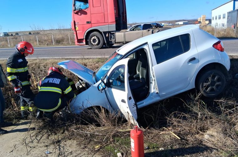 Accident la Bradu, în Argeș, cu trei mașini