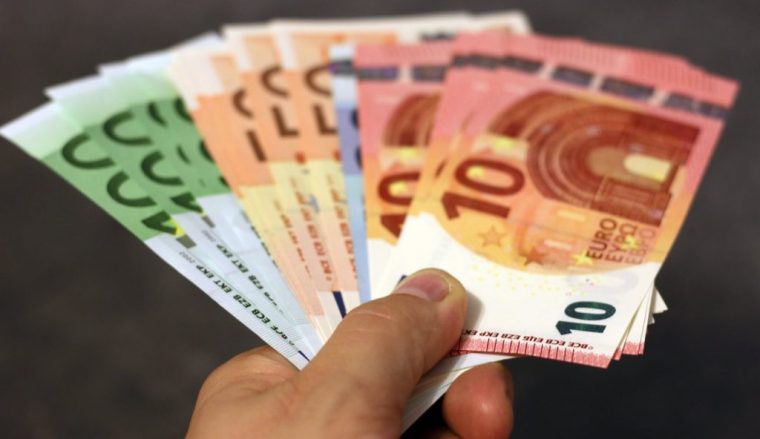 O țară europeană caută români pentru sezonul de iarnă. Ce salarii se oferă