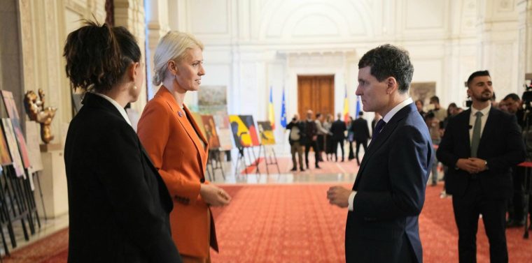 Alina Gorghiu i-a prezentat lui Nicușor Dan expoziția „România fără violență”. Un mesaj puternic