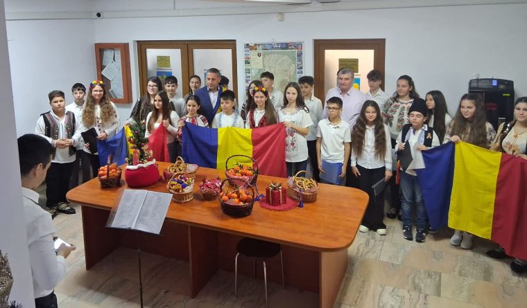 Ziua Națională sărbătorită în avans de copiii din Bradu