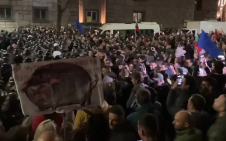 Guvernul bulgar a retras proiectul de buget pentru 2026 după protestele masive din Sofia