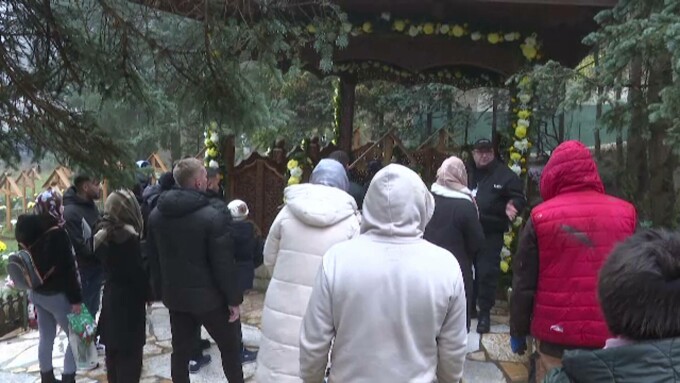 Mai mulți pelerini prezenți la canonizarea Părintelui Arsenie Boca, duși la spital