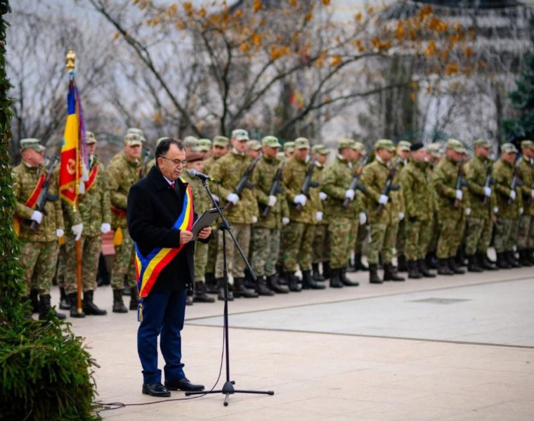 Paradă militară la Mioveni, de Ziua Națională